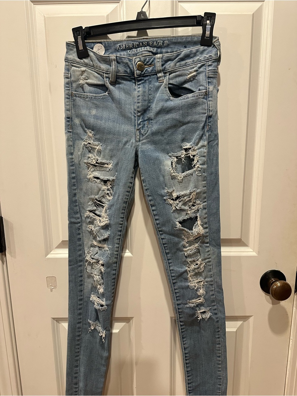 American Eagle Outfitters Size 2 Light Blue Ripped Distressed Skinny Jeans